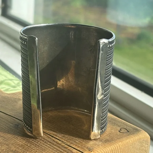 Women’s beautiful silver coloured thick Cuff Bracelet - Picture 3 of 8